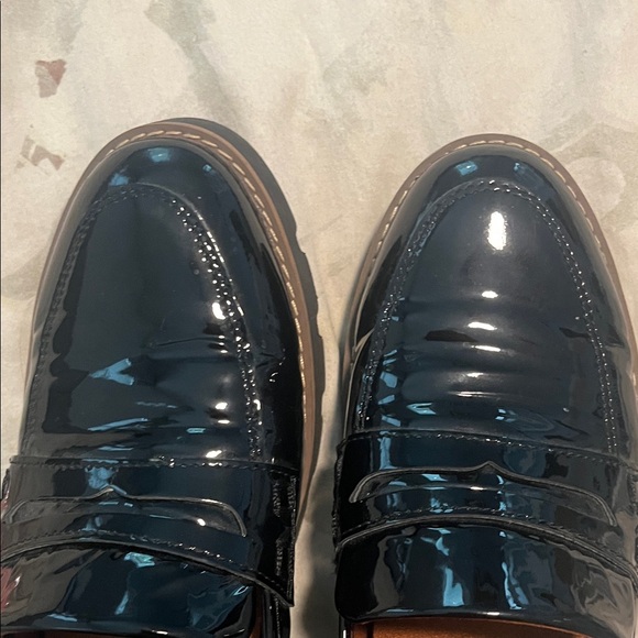 Vionic Shiny Black Women's Loafers - Picture 6 of 7